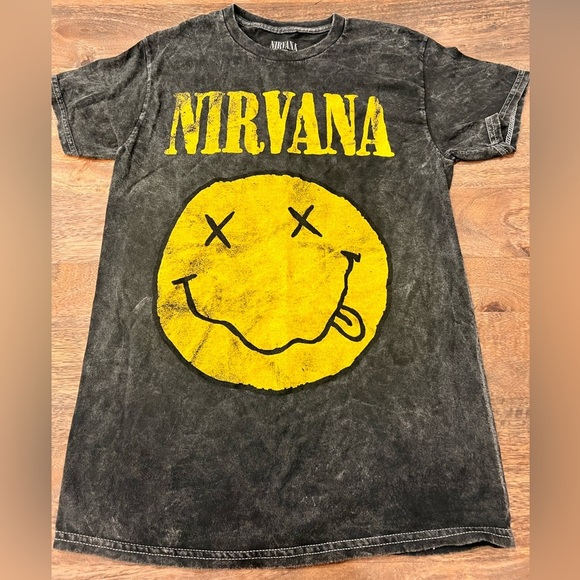 NIRVANA Tops - NWOT Nirvana Retro Graphic T-shirt Music Size Small